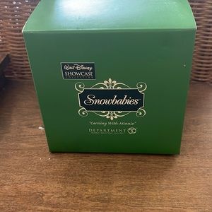 Snowbabies- “caroling with Minnie”